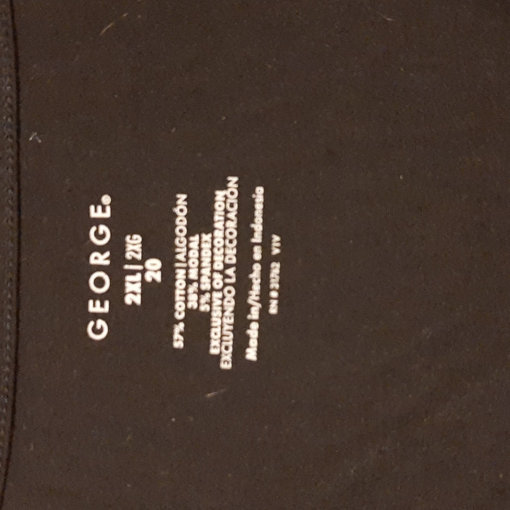 Black tee with beaded detail - Picture 3 of 4